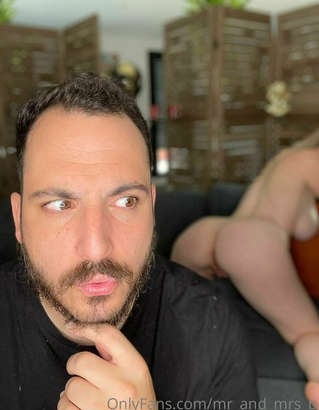 肉厚マンコオンリーファンズ ヌード ギャラリー