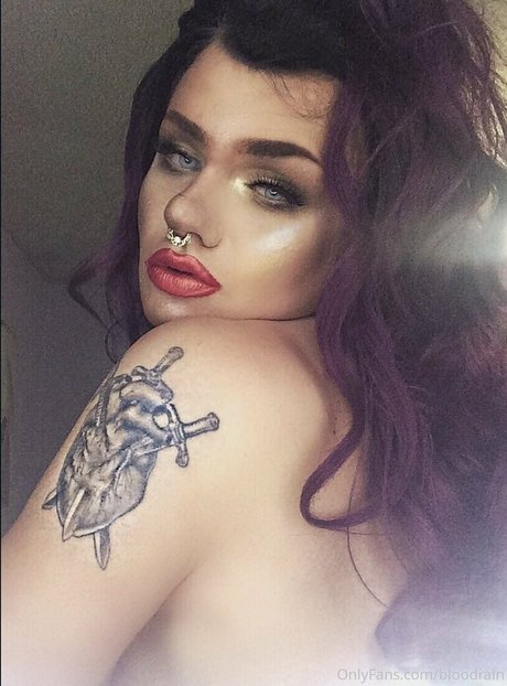 背が高くて巨乳のOnlyFans 無料セックス 画像