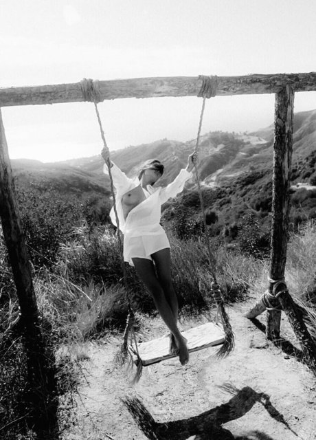 Jarah Mariano アートスター 写真