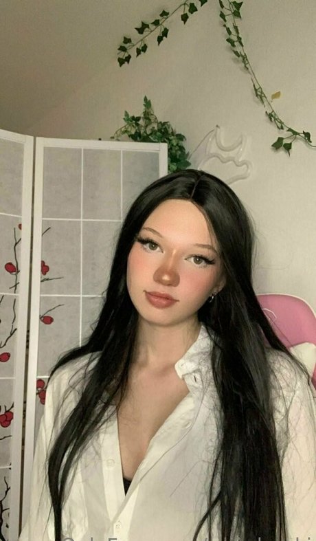 義理の妹オンリーファンズ 美しいヌード 画像