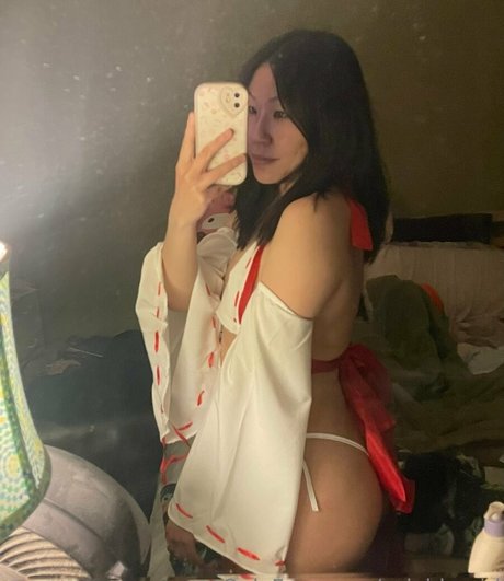 asiabbygirl スター 裸 画像