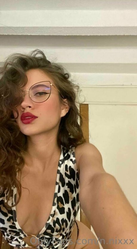 n nixxx アート女優 写真