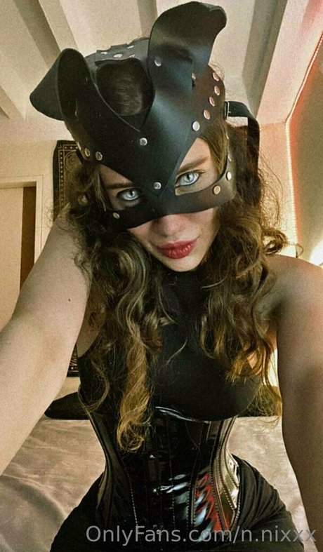 n nixxx 高品質のポルノスター 写真