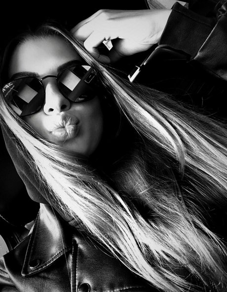 loveyarina 裸のスター 写真