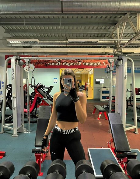 loveyarina ポルノスター ヌード 写真