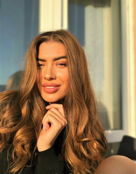 loveyarina ポルノスター ホット アーカイブ