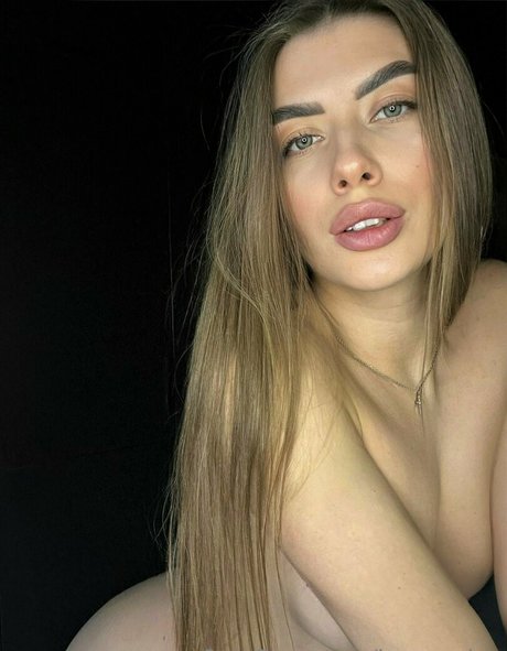 loveyarina ホットなスター 写真