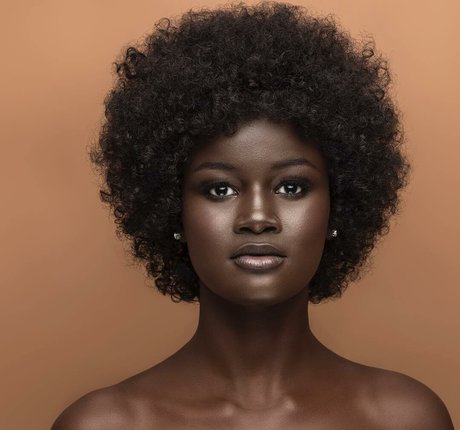 Khoudia Diop 高品質モデル 写真