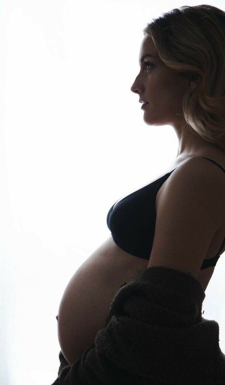 足ヌードオンリーファンズ ヌード 写真