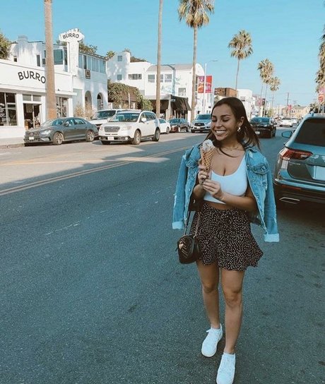 足ヌードオンリーファンズ ヌード 写真