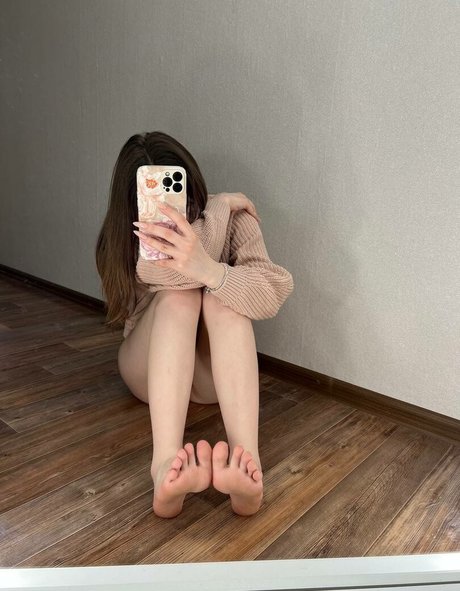 熟女の足オンリーファンズ 無料裸 写真