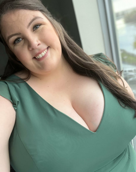 athoughtfulthot 最高のモデル アーカイブ