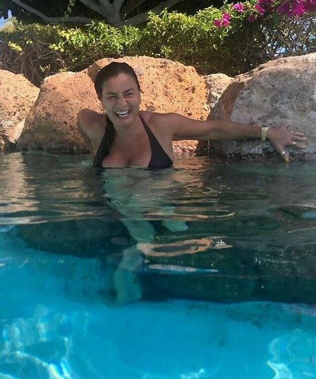 日本の女子高生OnlyFans 無料アダルト 写真