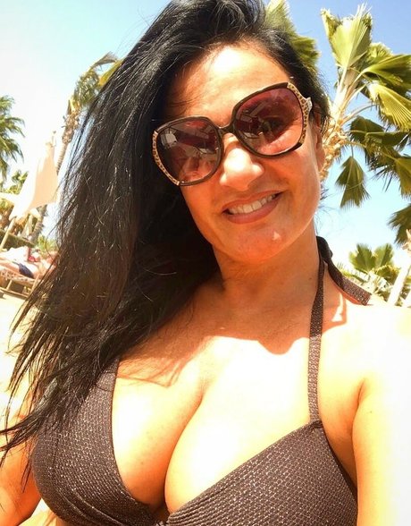 Angela Cavagna ホットなスター アーカイブ