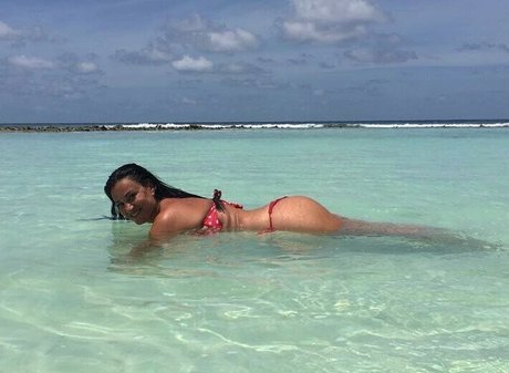 Angela Cavagna ヌードモデル 写真