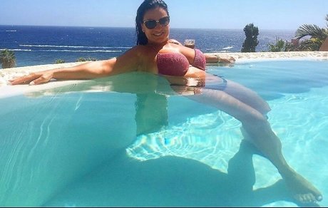 セクシーなドレスOnlyFans 無料セックス 画像