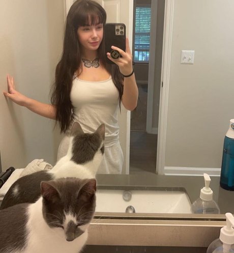 Brina Baby 裸のモデル ギャラリー