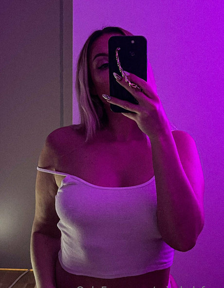 黒いお尻のオンリーファンズ アートヌード 写真