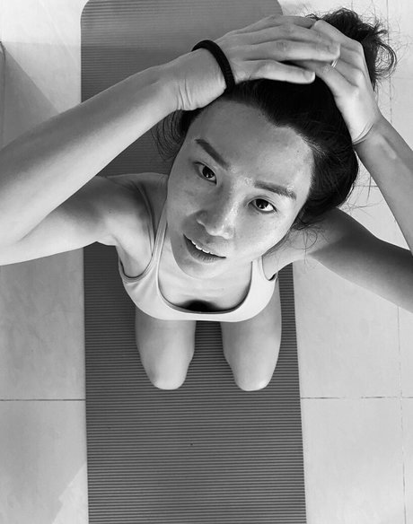 厚い黒檀オンリーファンズ セクシー 写真