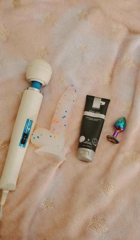 曲線美の女の子オンリーファンズ アダルト 画像