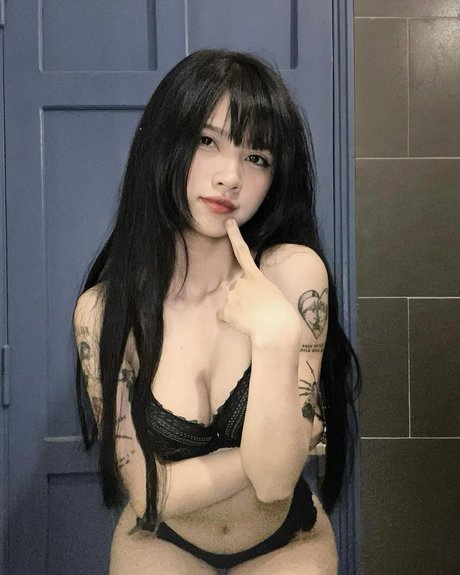 sorrylylyy 完璧なポルノスター 写真