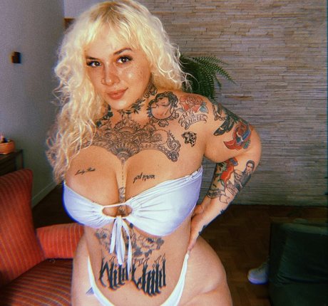 Lulu Avalloni 美しいポルノスター 写真