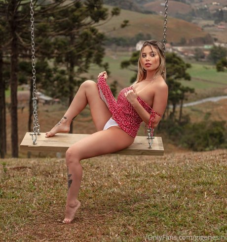 Gi Genesini 素敵なスター 写真