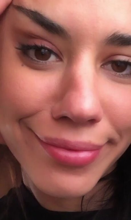 曲線美の女の子オンリーファンズ 美しい 写真