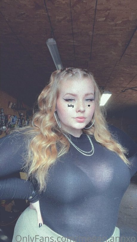 megan annxo ホットなポルノスター 写真