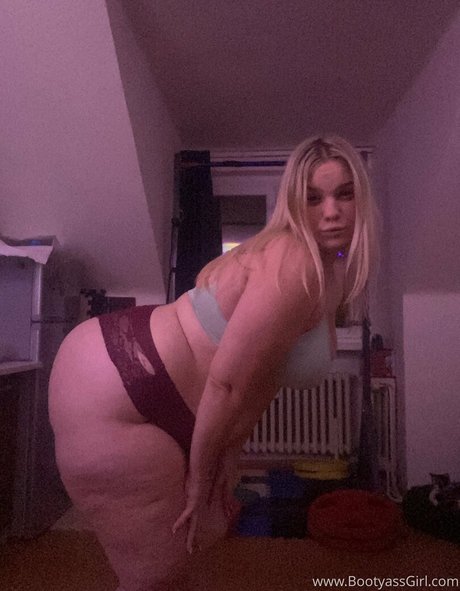 巨乳の黒人女性オンリーファンズ アダルト アーカイブ