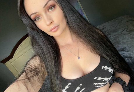 ティーンシーメールオンリーファンズ 美しい裸 写真