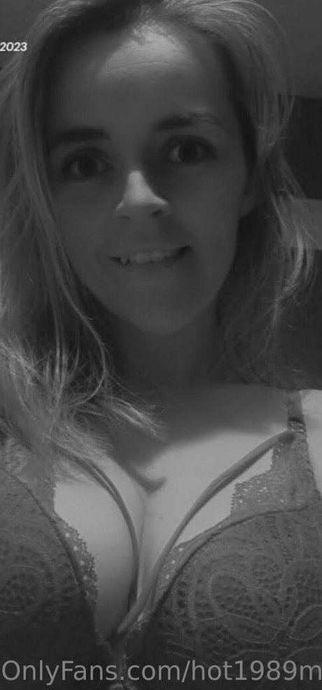 hot1989mom 裸のスター 写真