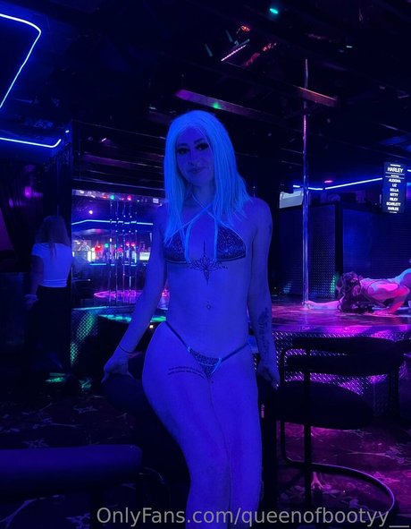 queenofbootyy__ アートスター 写真