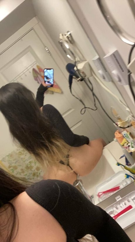 lilshitterpoopie トップポルノスター 写真