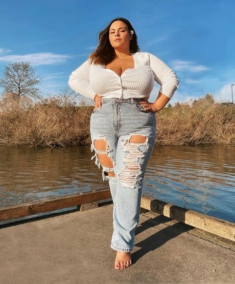 痩せた赤毛のオンリーファンズ アダルト ギャラリー