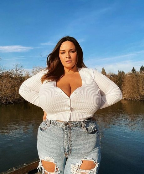 巨大なペニスオンリーファンズ セクシー 写真