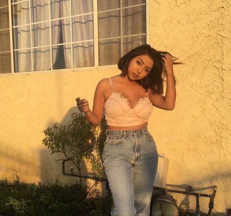 巨乳の黒人女性オンリーファンズ えろた 写真