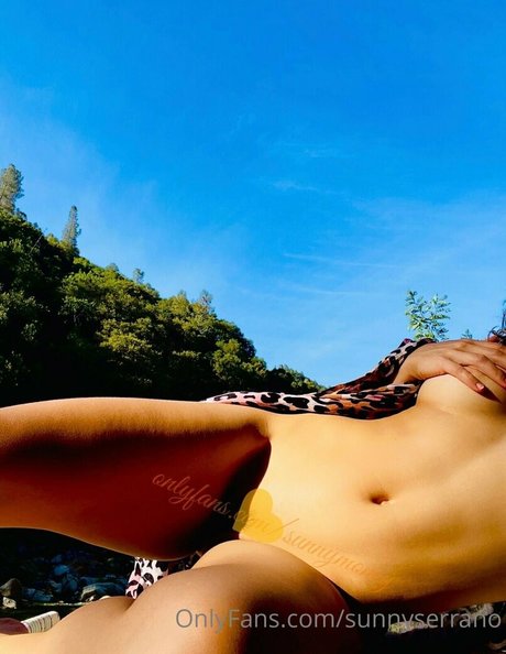 sunnyserrano 裸のモデル 写真