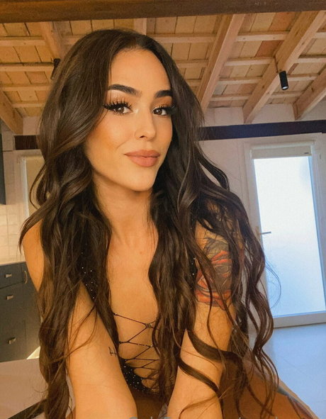 巨乳のオンリーファンズ 無料裸 画像