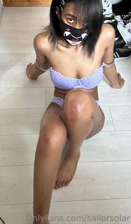 ぽっちゃり黒人OnlyFans エロチック 写真