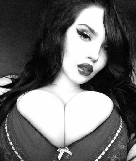 Betty Dahmer 裸のスター 写真