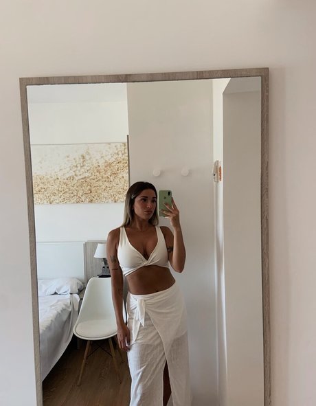 belonly ポルノモデル 写真