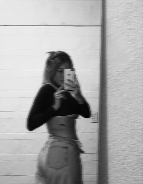 曲線美のラテン系オンリーファンズ セクシー裸 画像