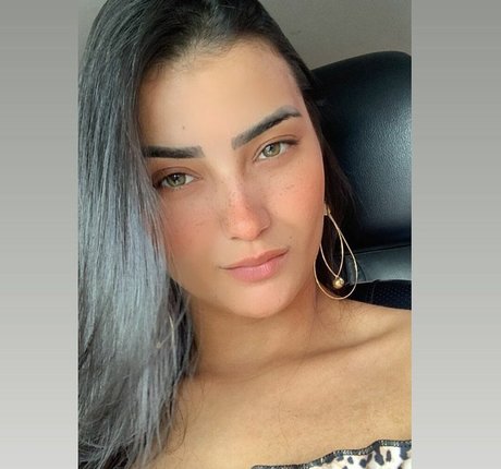 ビデオ通話 オンリーファンズ ポルノ 写真