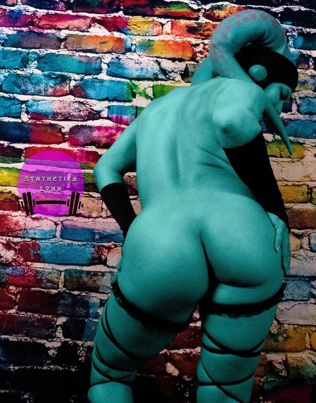 Synthetika Lynn 裸モデル 写真