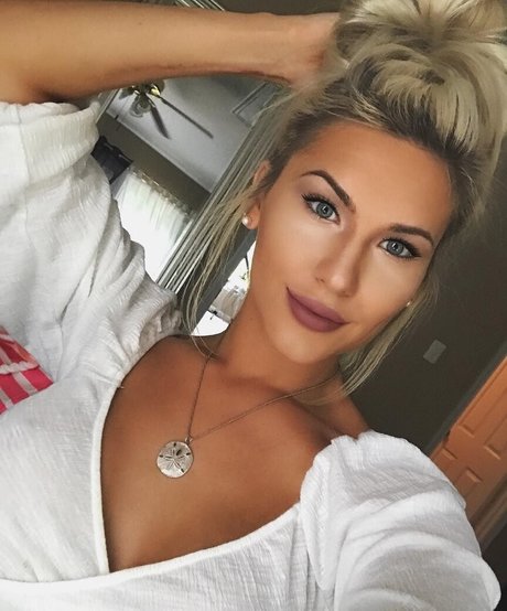 Dezmin Schubel ホット女優 ギャラリー