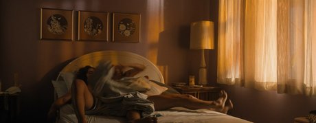 逆騎乗位 オンリーファンズ 美しいヌード ギャラリー