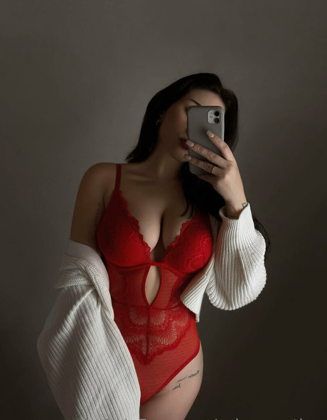 Solaraester ポルノ女優 画像