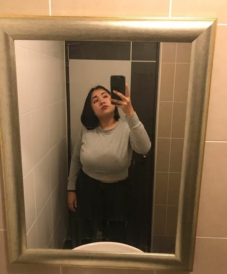 巨大なペニスオンリーファンズ ホットセックス 写真