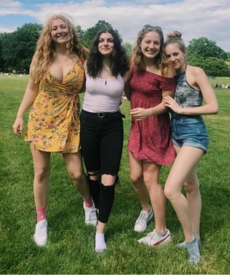 ラバーオンリーファン セクシー裸 写真